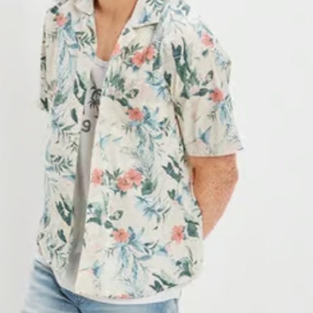 American Eagle Outfitters White and Green Casual Button Down‎ Shirt